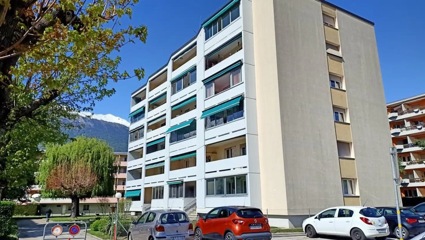 Free and repainted, close to the train station with parking space - Photo 11 of 11