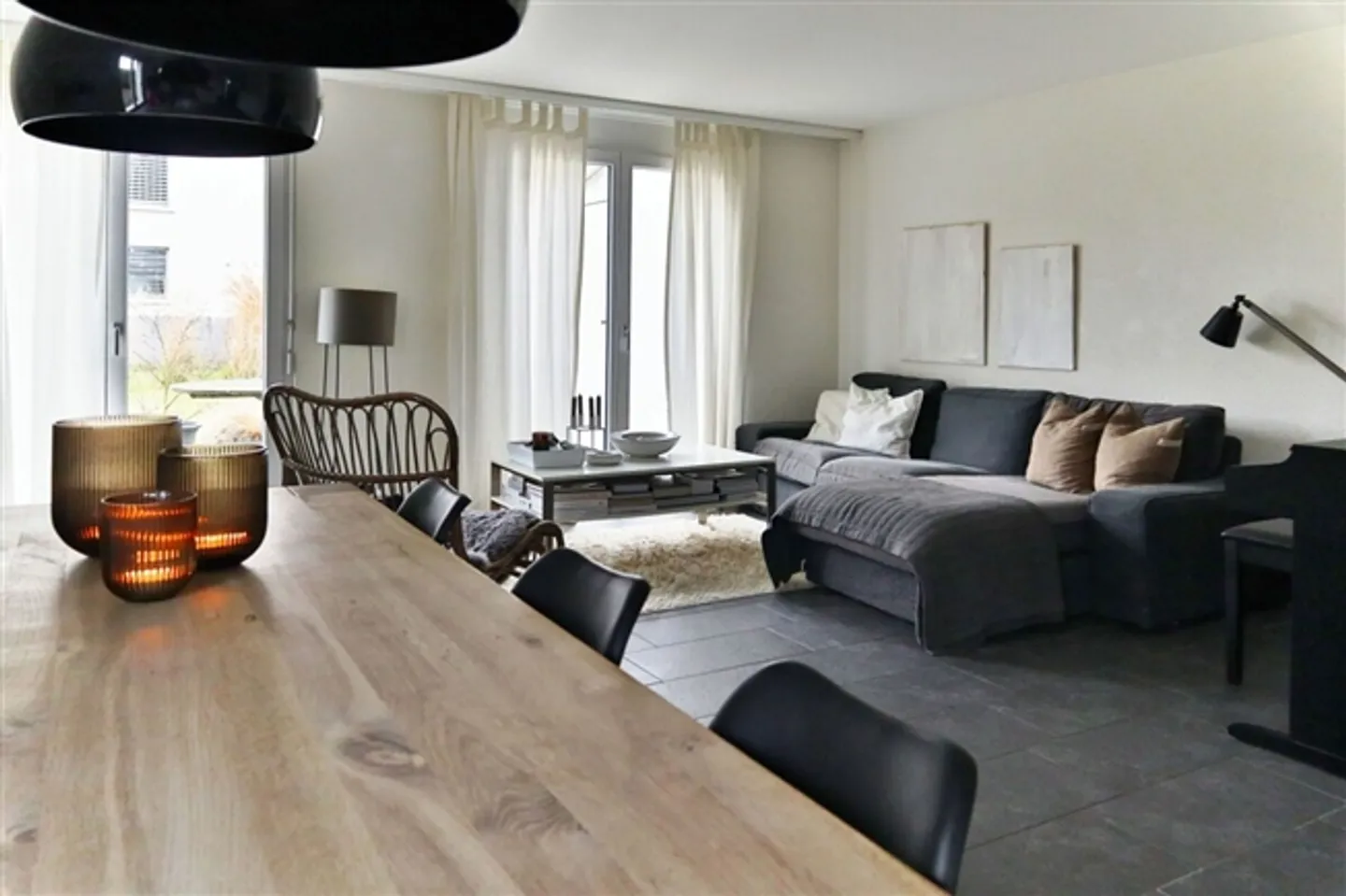 Casa angolare affascinante di 6,5 stanze con due terrazze e giardino soleggiato - Foto 1 di 14