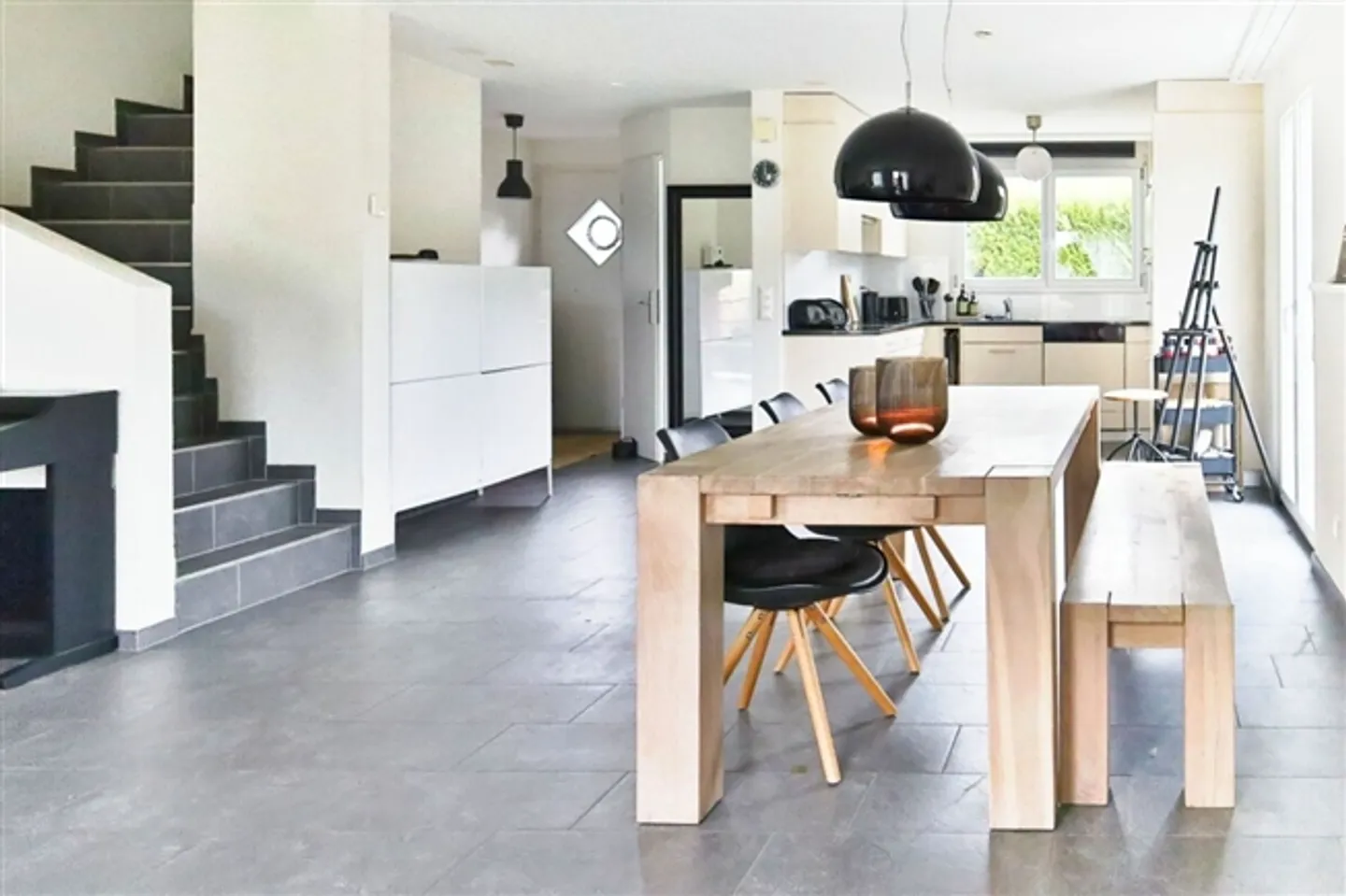 Casa angolare affascinante di 6,5 stanze con due terrazze e giardino soleggiato - Foto 4 di 14