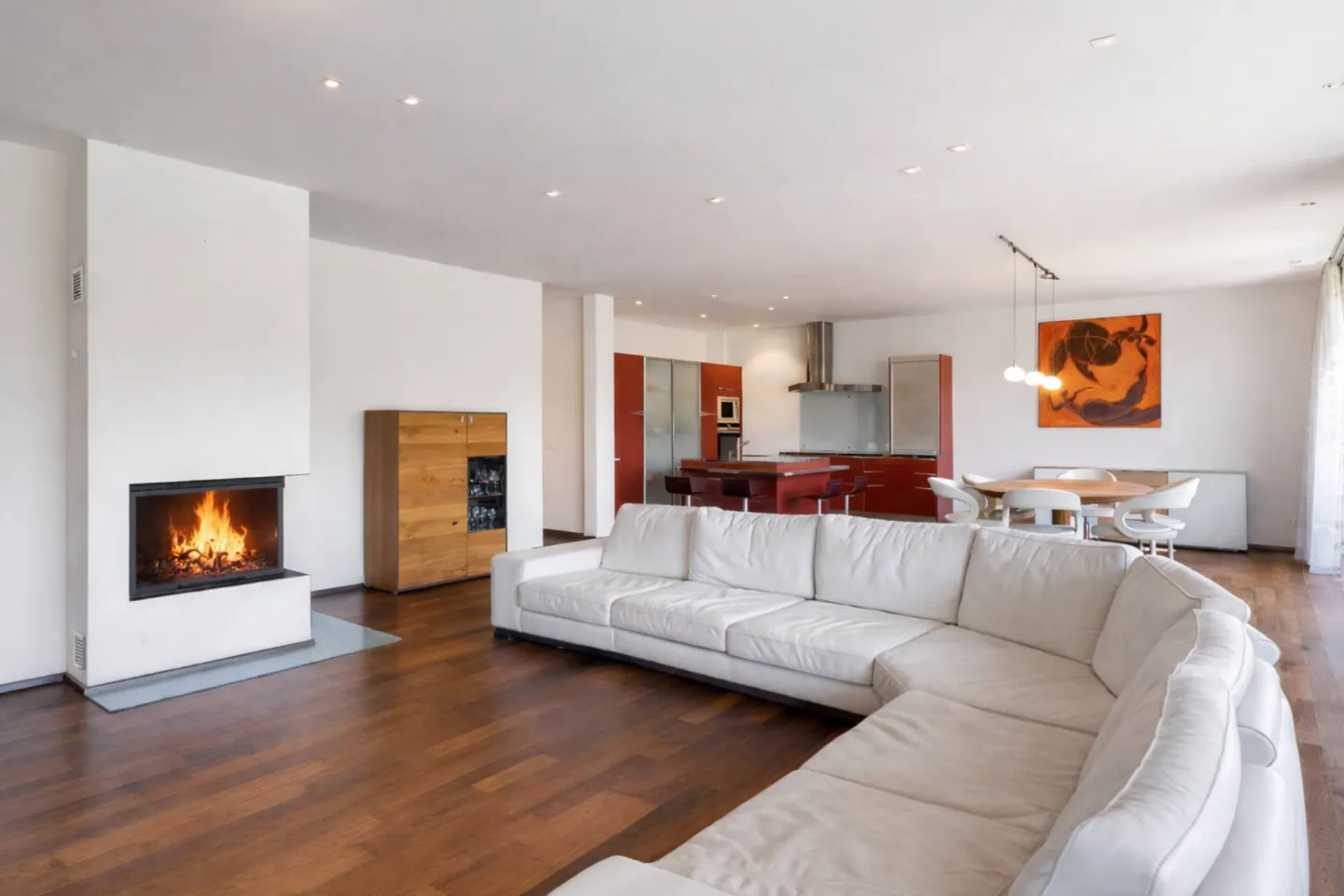 Stunning Row Villa in Quiet Area - Photo 3 of 10