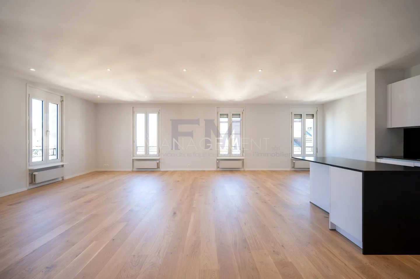 Ampio appartamento in città - Foto 1 di 11