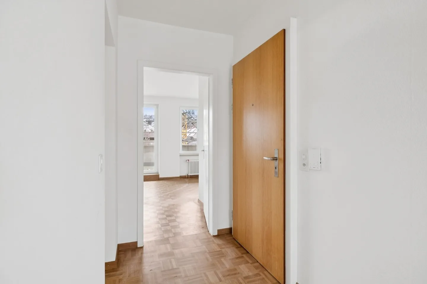 RENT WITHOUT DEPOSIT - Renovated apartment in the heart of Gundeli - Photo 2 of 8