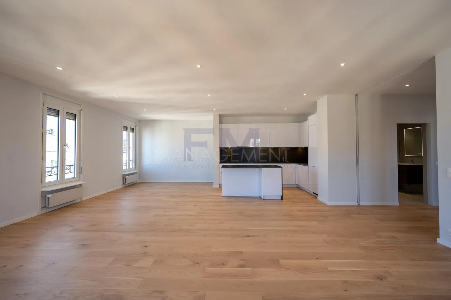 Ampio appartamento in città - Foto 3 di 11