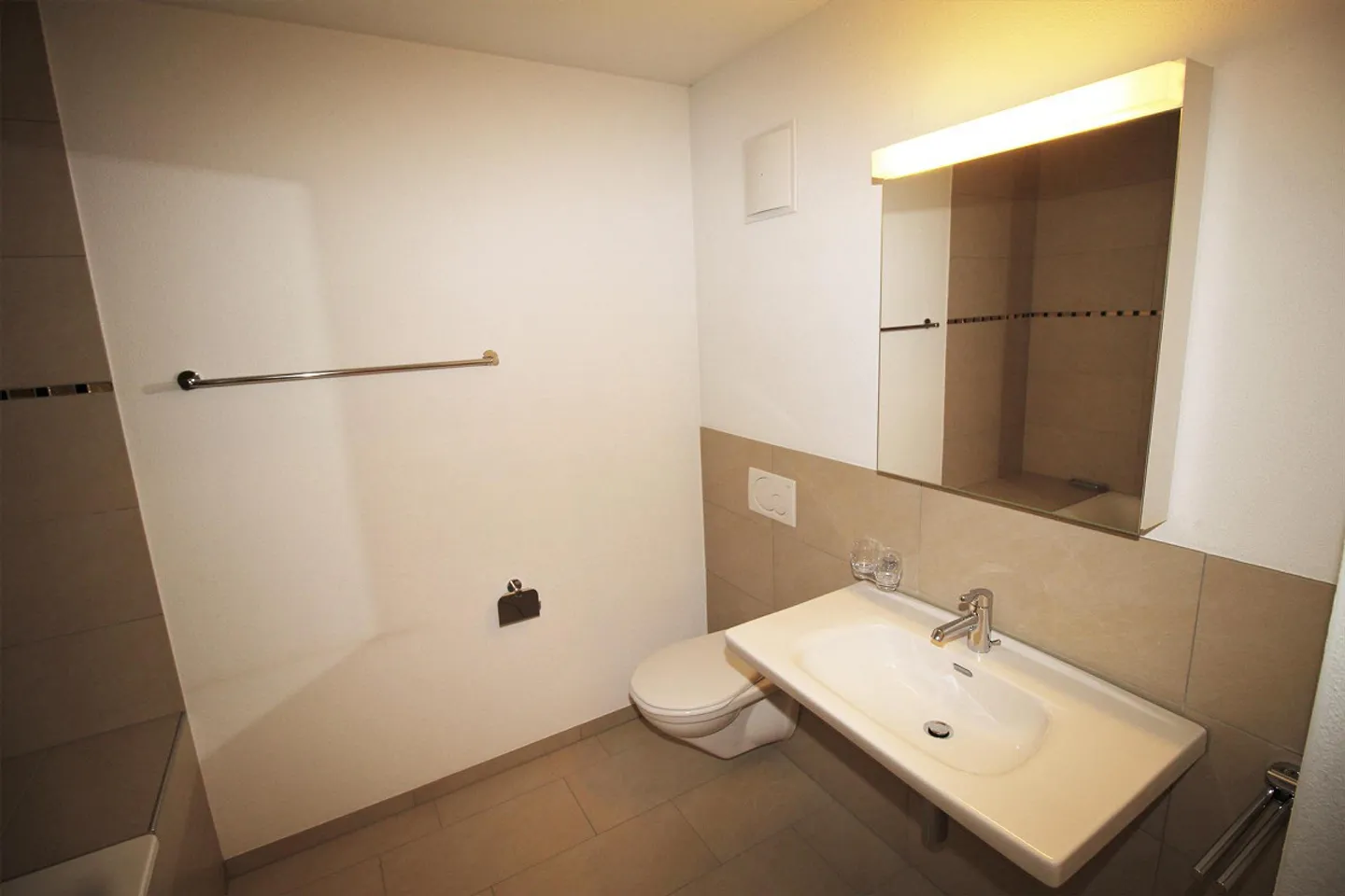 Appartement en duplex lumineux de 4,5 pièces avec balcon près du Rhin - Photo 7 sur 9