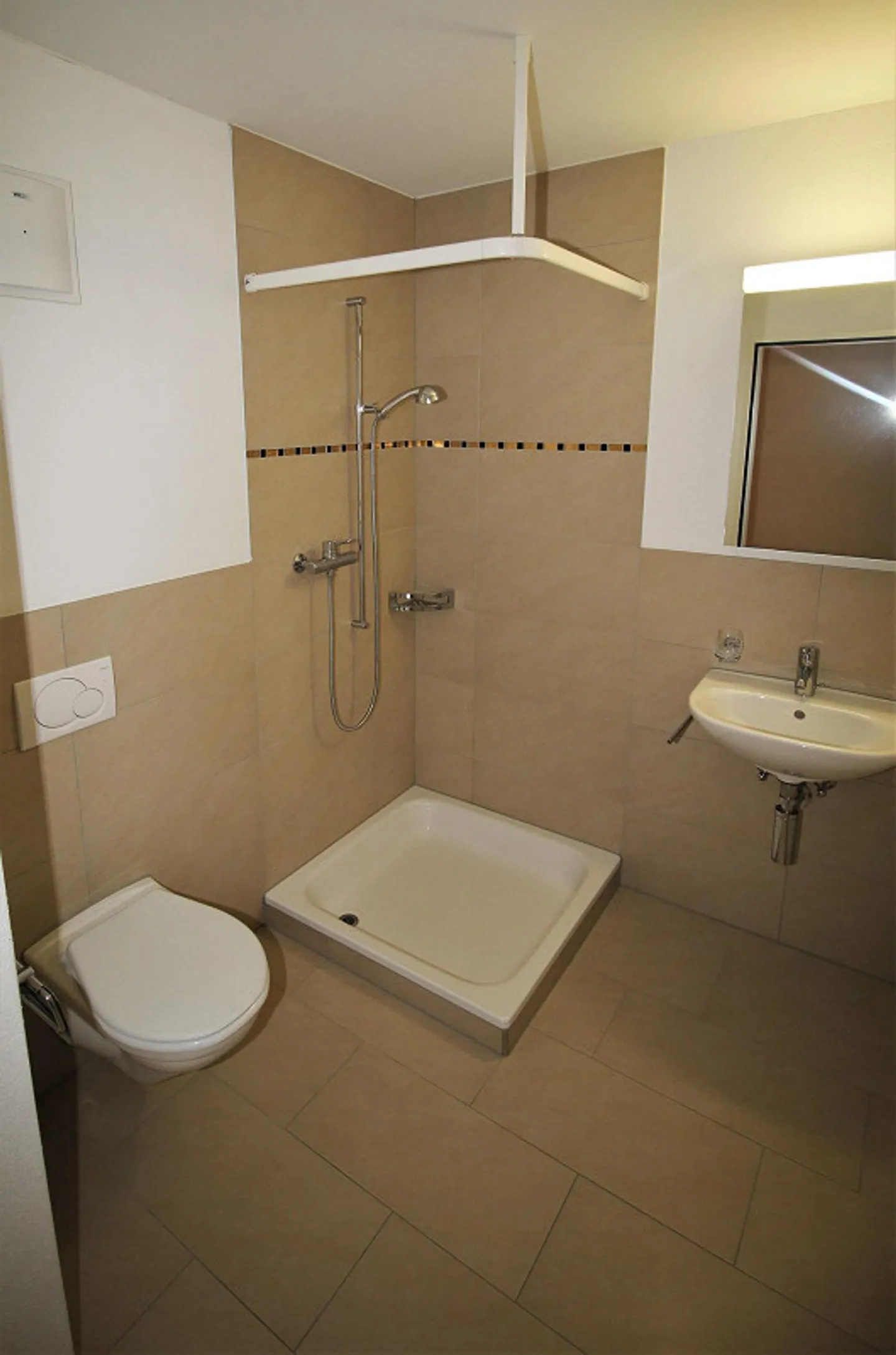 Appartement en duplex lumineux de 4,5 pièces avec balcon près du Rhin - Photo 8 sur 9