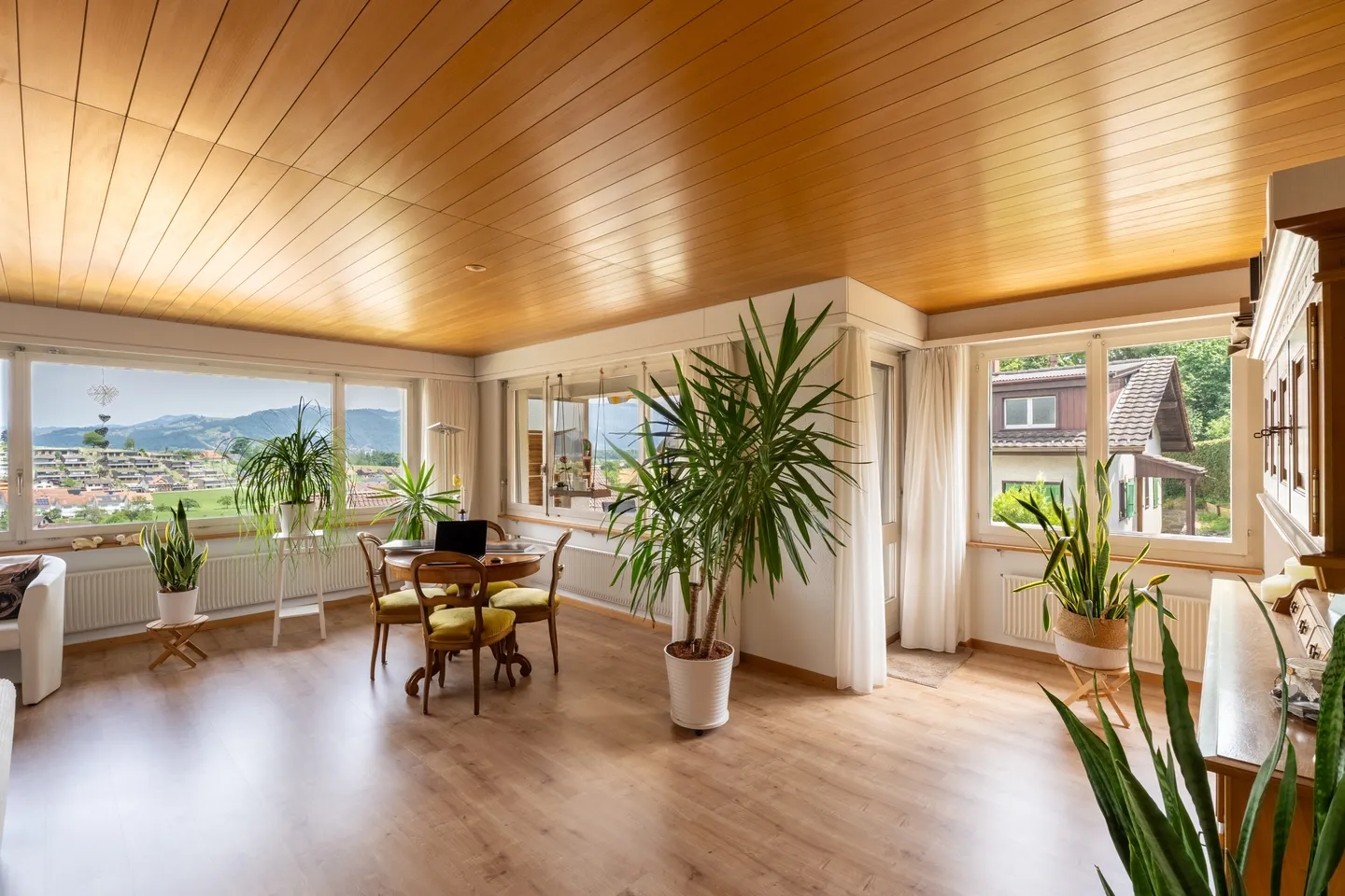 Versatile Detached House - Photo 3 of 11