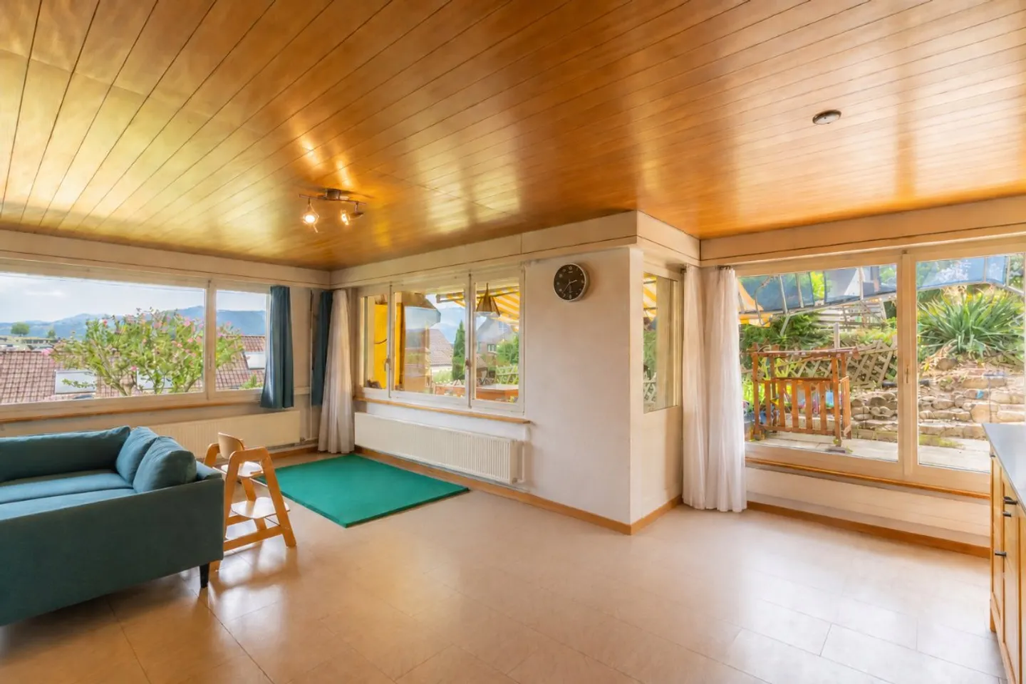 Versatile Detached House - Photo 4 of 11