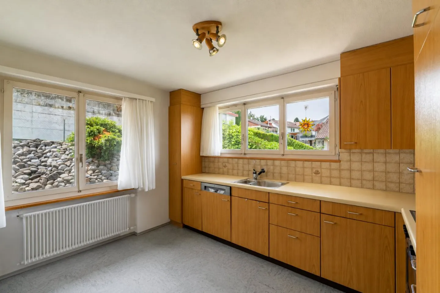 Versatile Detached House - Photo 6 of 11
