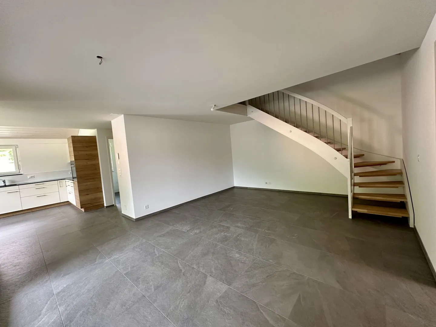 Nuovo appartamento duplex di 3,5 stanze con grande galleria A5 - Foto 3 di 11