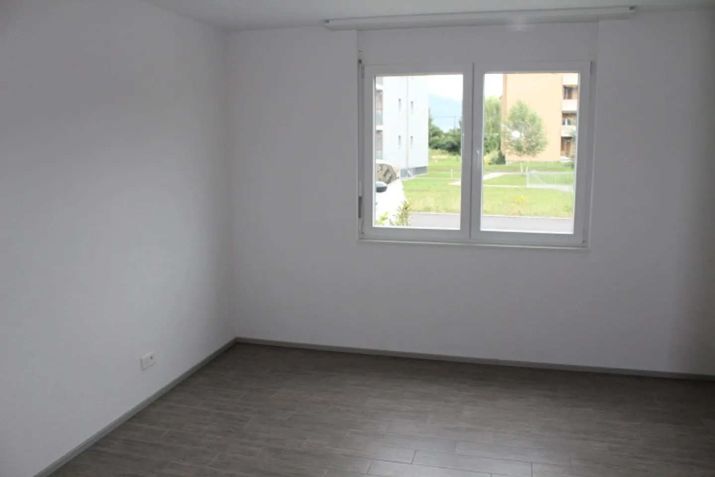 A large terrace in a residential area - 2 months rent free - Photo 5 of 9