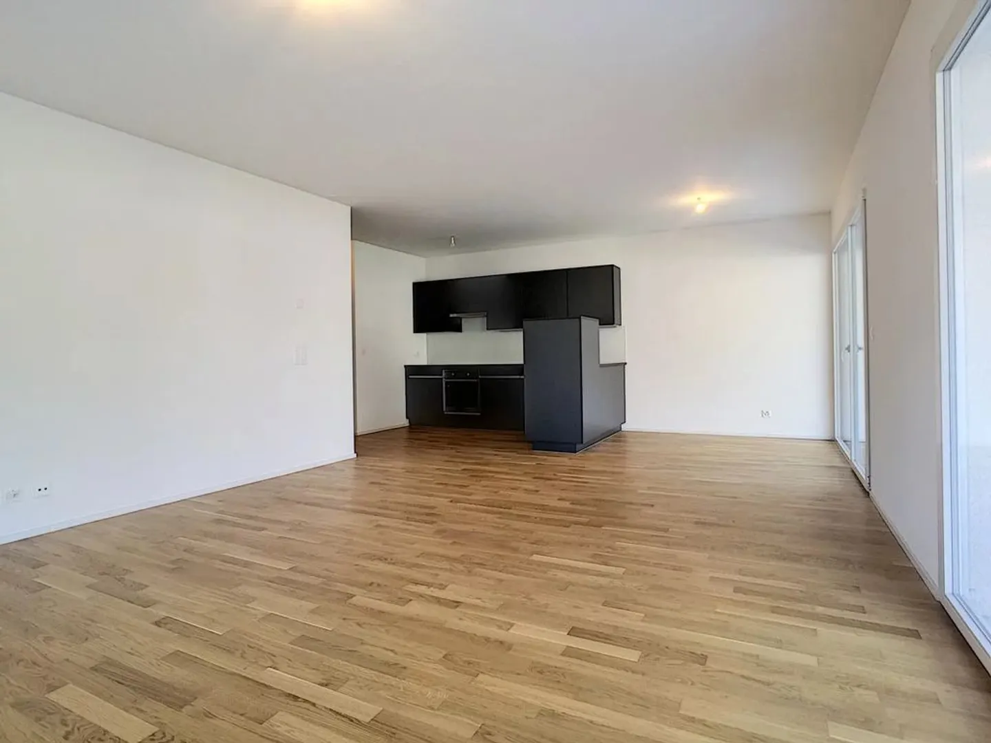 Spacious Apartment in Saxon - Photo 3 of 8