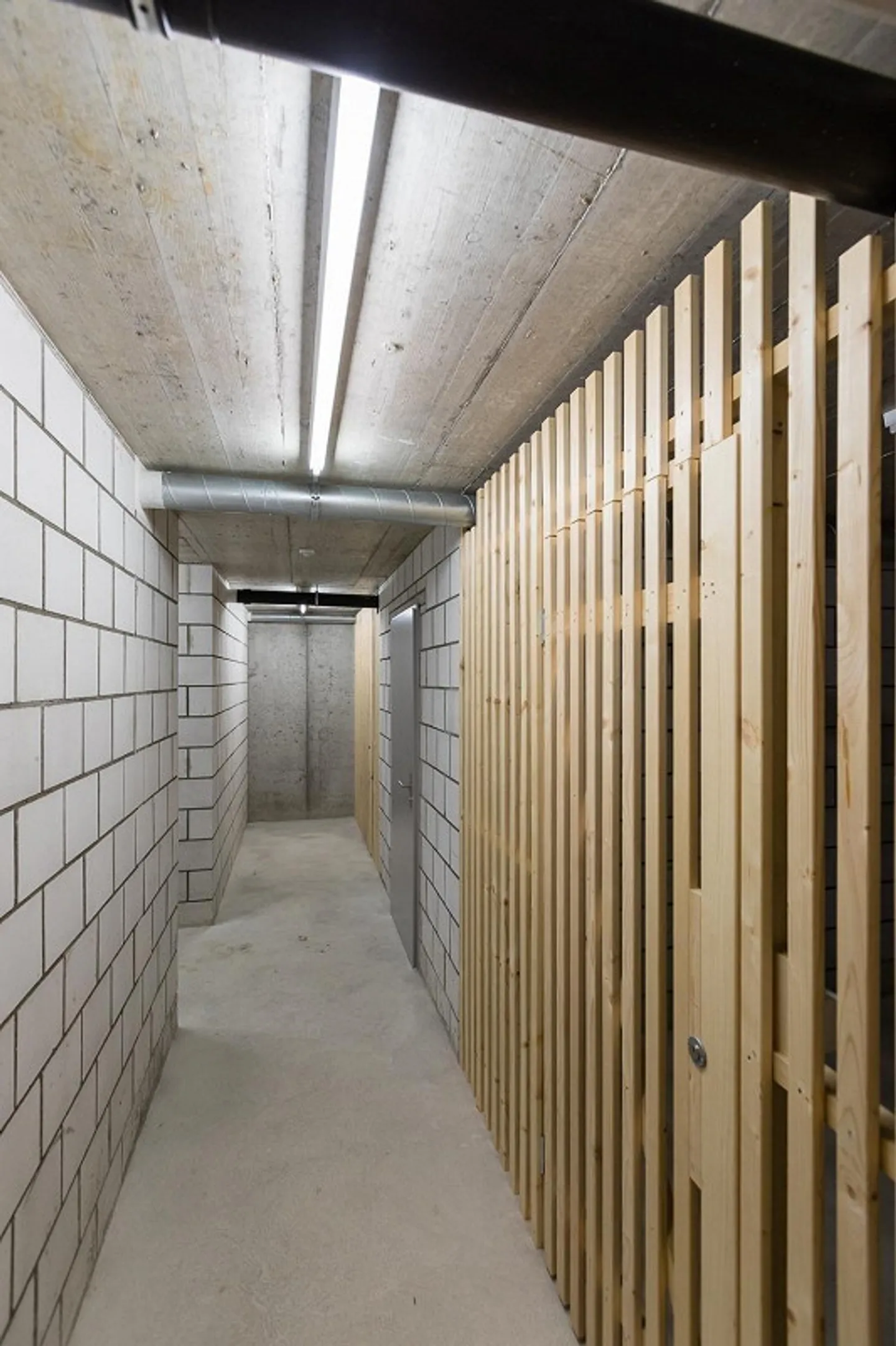 DISPONIBELRAUM in well-kept property - Photo 2 of 2