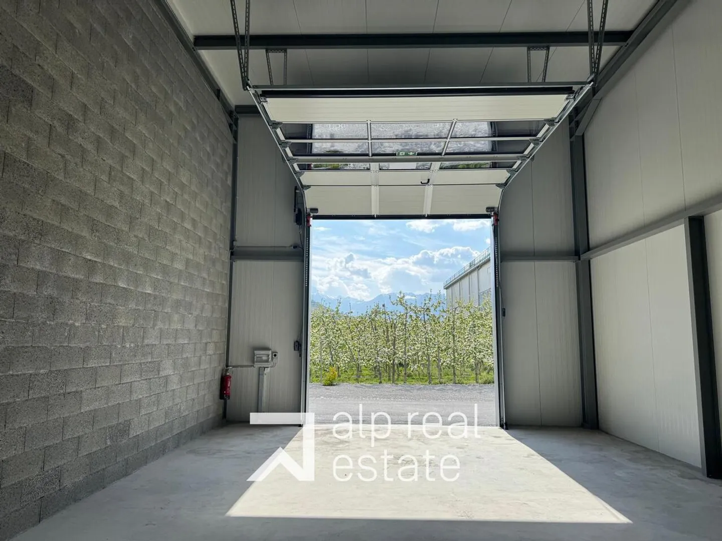 Spazio modulare di 124m² - Flessibilità e accessibilità strategica A9 - Foto 4 di 6