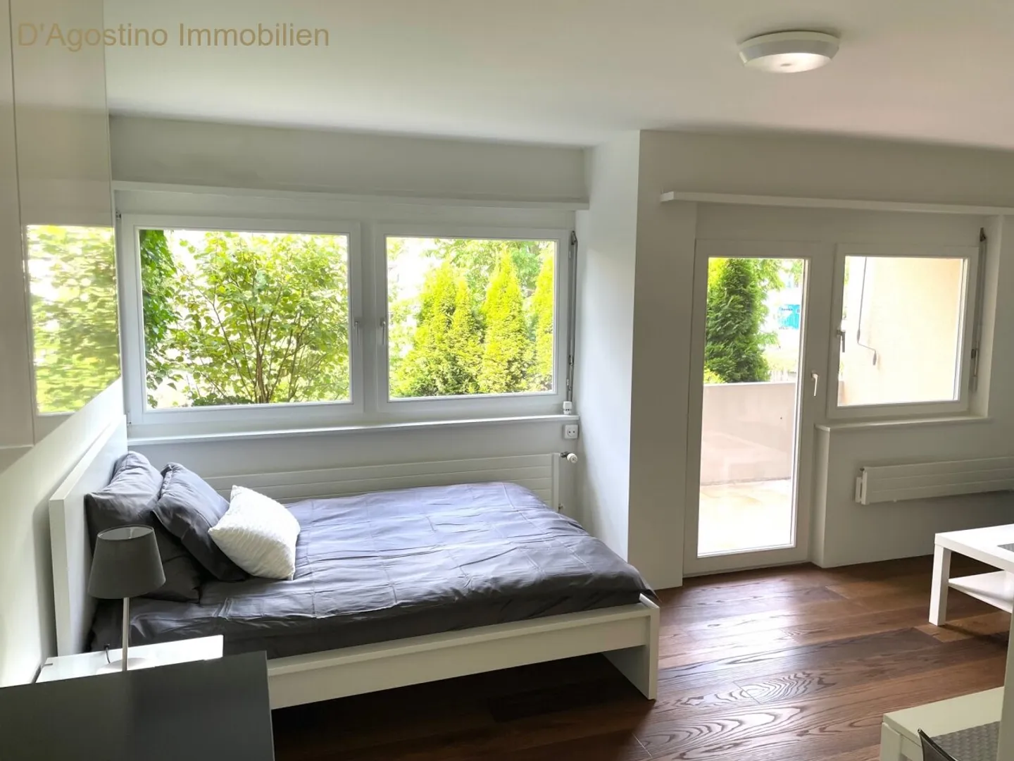 Studio rénové et meublé - Photo 1 sur 7