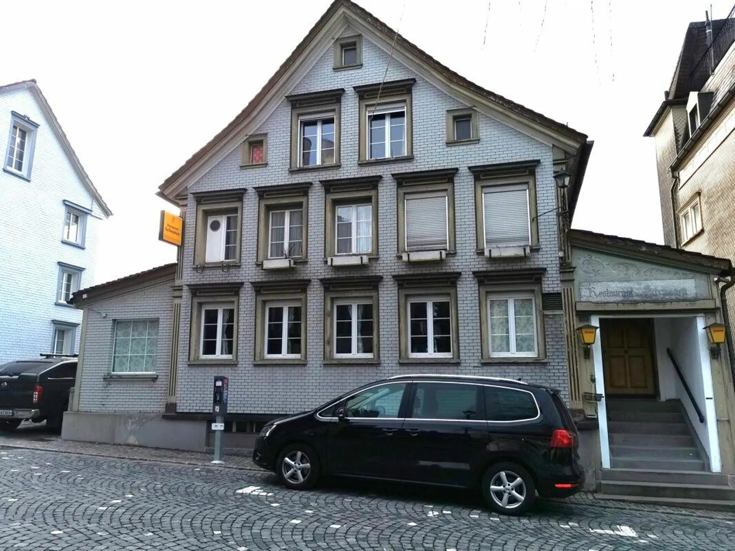 For sale or for rent: fully rented residential building with restaurant in the center of Herisau! - Photo 1 of 6