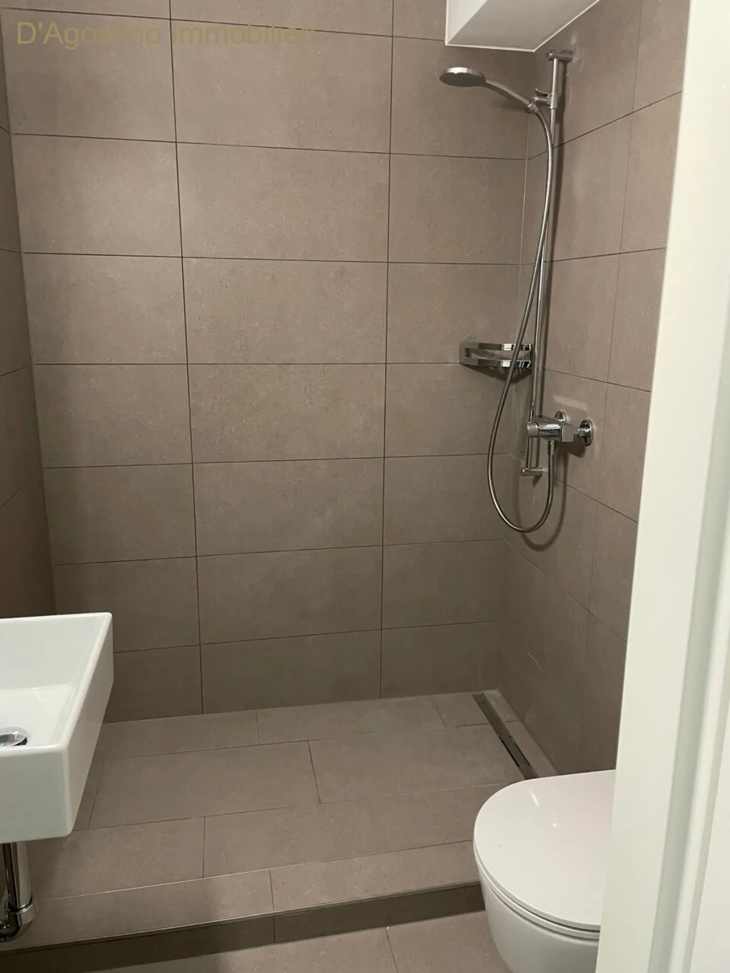 Studio rénové et meublé - Photo 5 sur 7