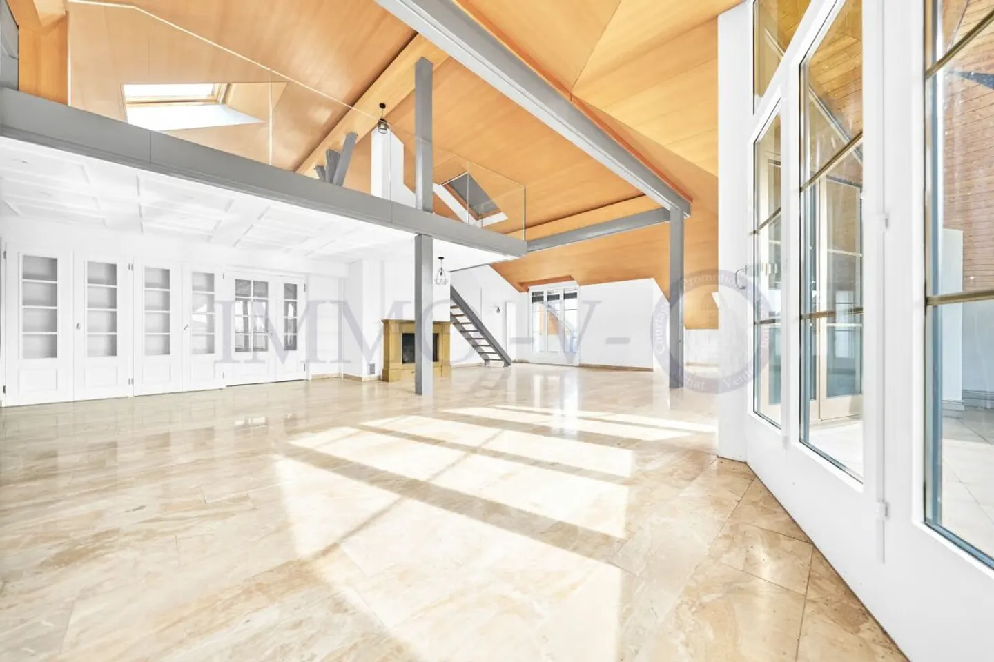 GERÄUMIGES PENTHOUSE-DUPLEX IM ZENTRUM - Foto 1 von 12