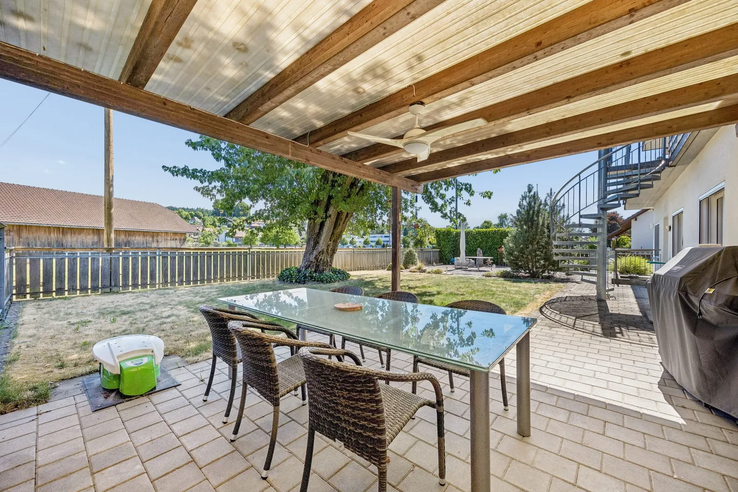 Geräumiges Einfamilienhaus mit Garten - Foto 4 von 13