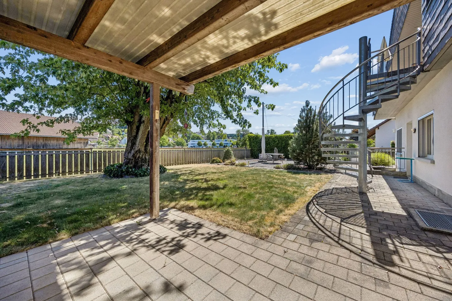 Geräumiges Einfamilienhaus mit Garten - Foto 6 von 13