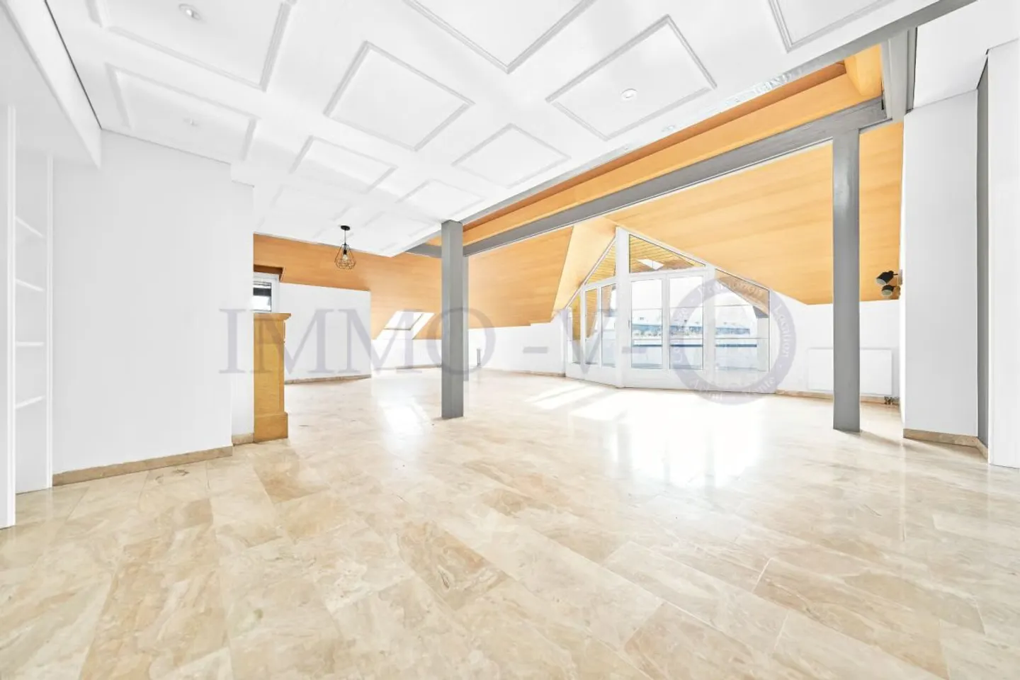 GERÄUMIGES PENTHOUSE-DUPLEX IM ZENTRUM - Foto 2 von 12