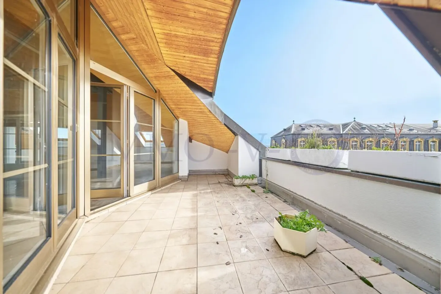 GERÄUMIGES PENTHOUSE-DUPLEX IM ZENTRUM - Foto 3 von 12