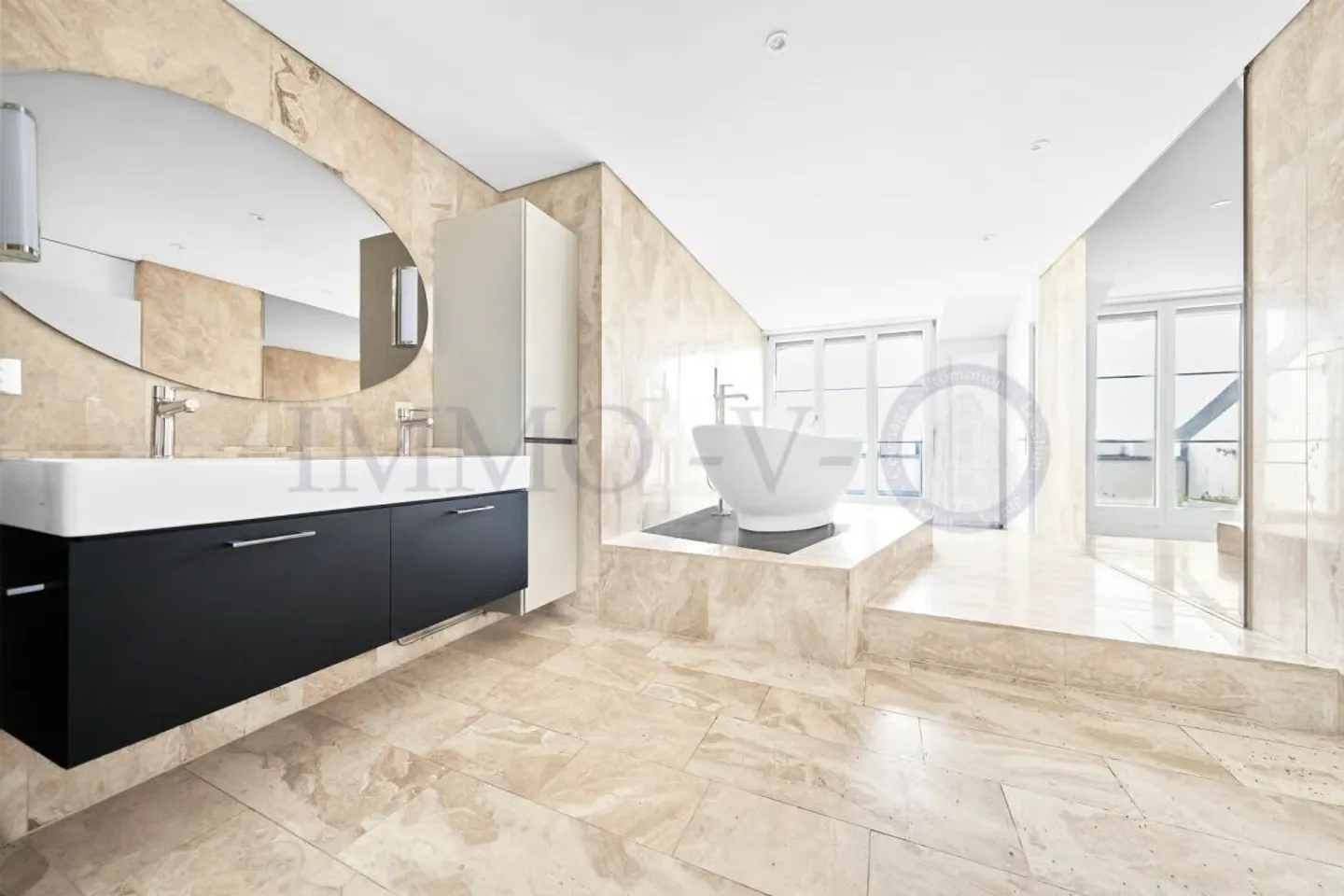 GERÄUMIGES PENTHOUSE-DUPLEX IM ZENTRUM - Foto 7 von 12