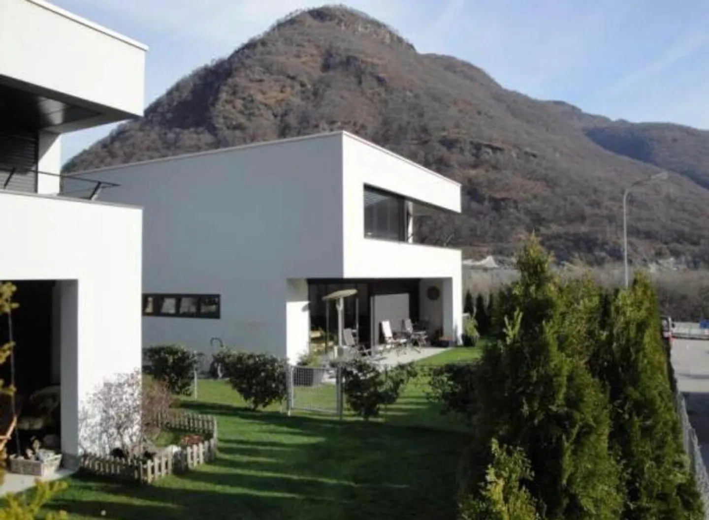 Graziosa casa moderna immersa nella natura - Photo 2 sur 10
