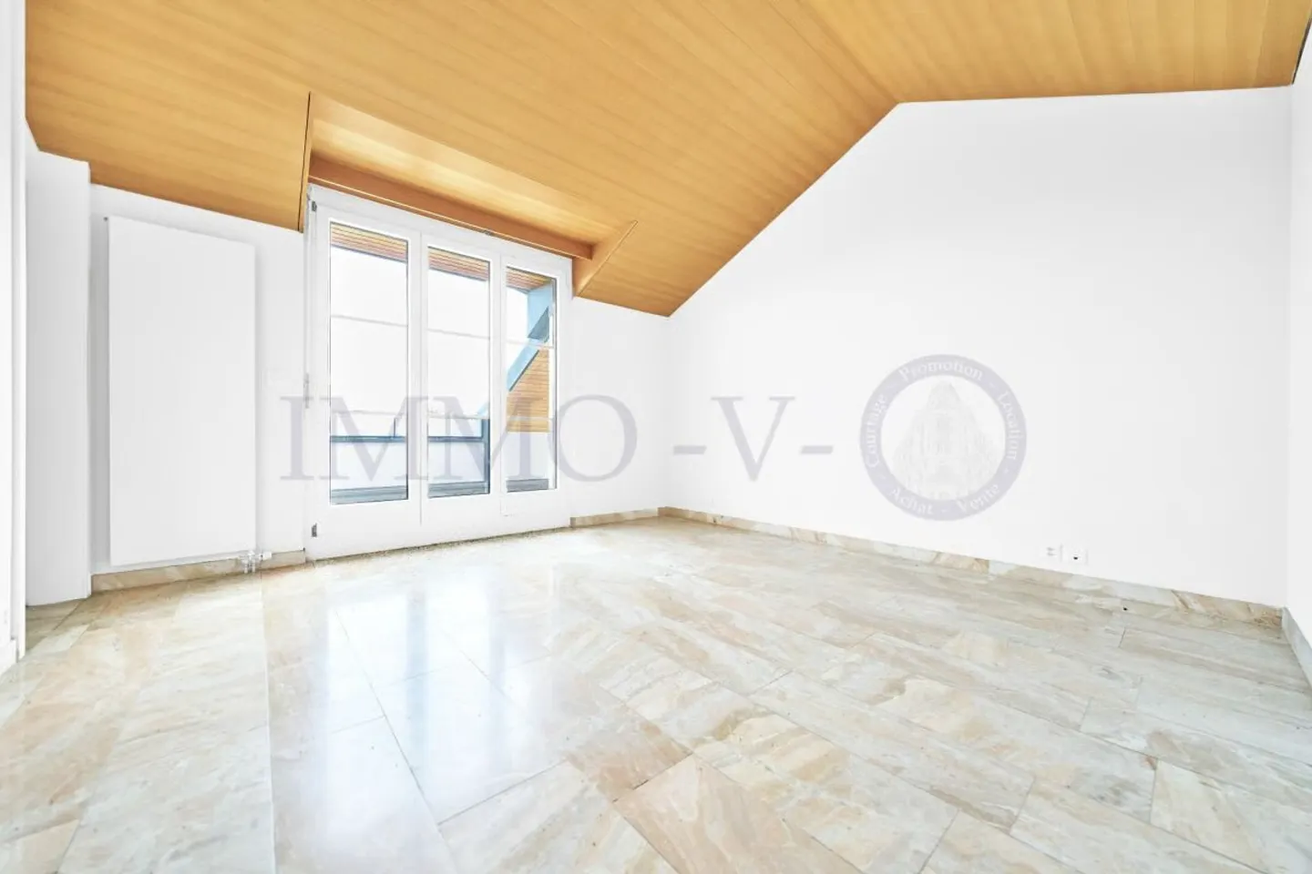 GERÄUMIGES PENTHOUSE-DUPLEX IM ZENTRUM - Foto 8 von 12