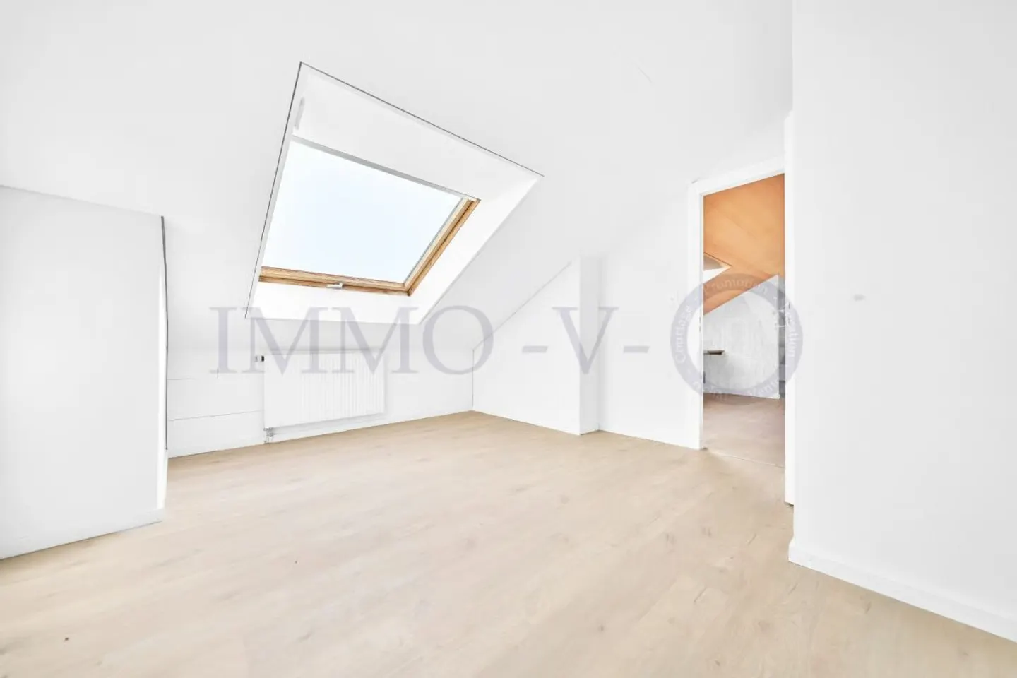GERÄUMIGES PENTHOUSE-DUPLEX IM ZENTRUM - Foto 11 von 12