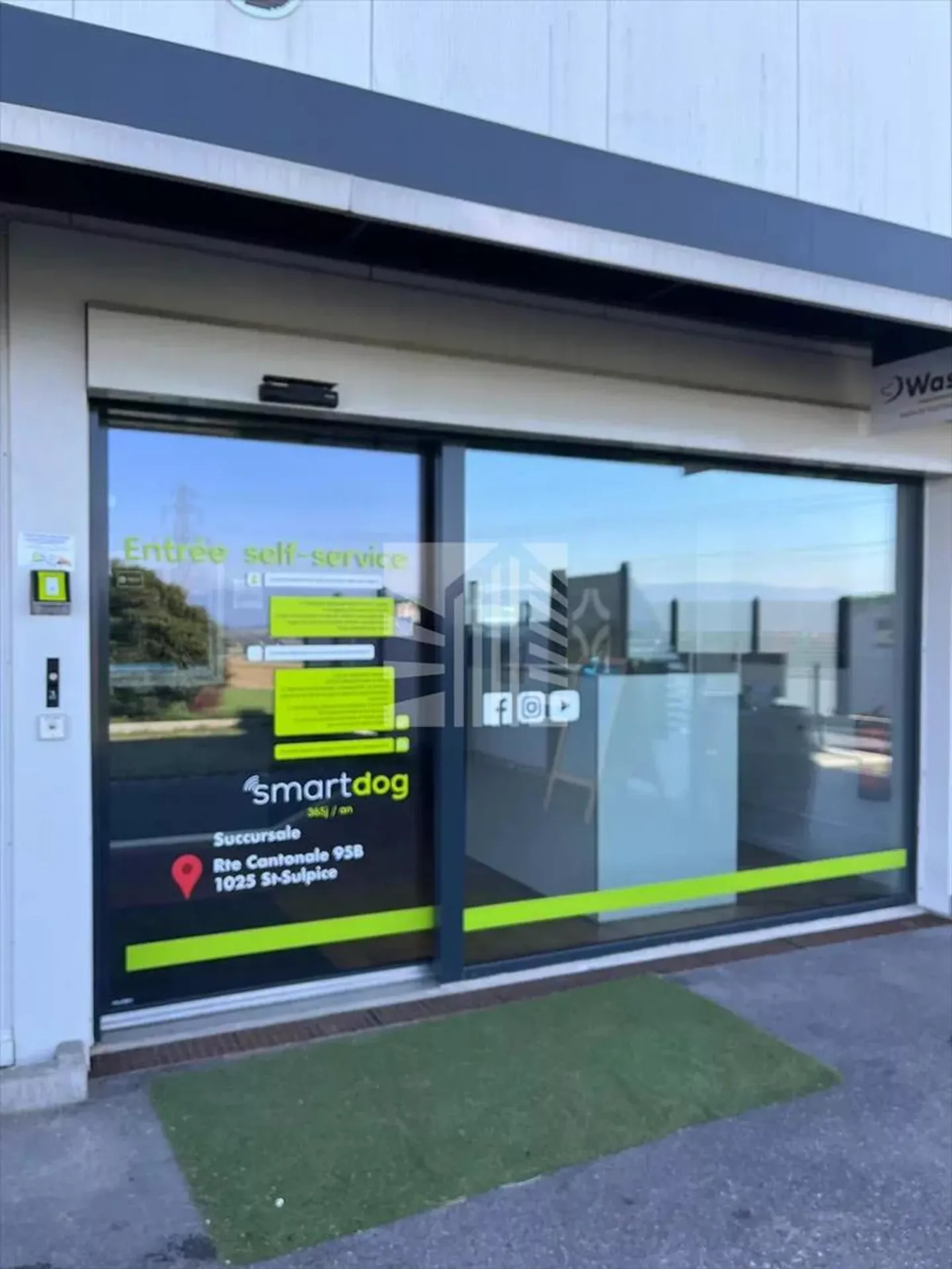 Commercial arcade of 85 m² with significant visibility - Photo 1 of 8