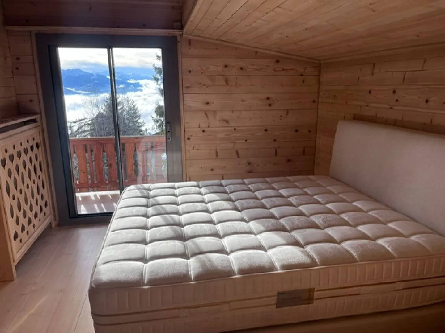 Chalet avec piscine intérieur à Crans-Montana - Location à la semaine ou au mois - Photo 5 sur 12