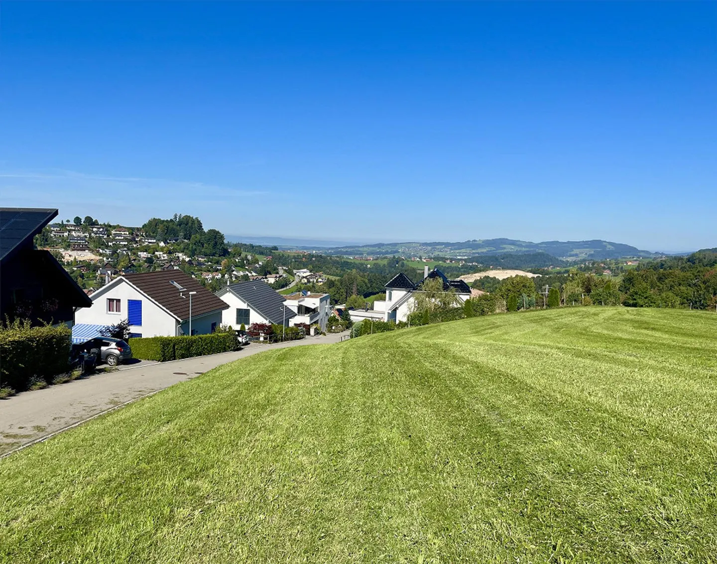 Sunny building plot with unobstructed views over Degersheim - Photo 2 of 3