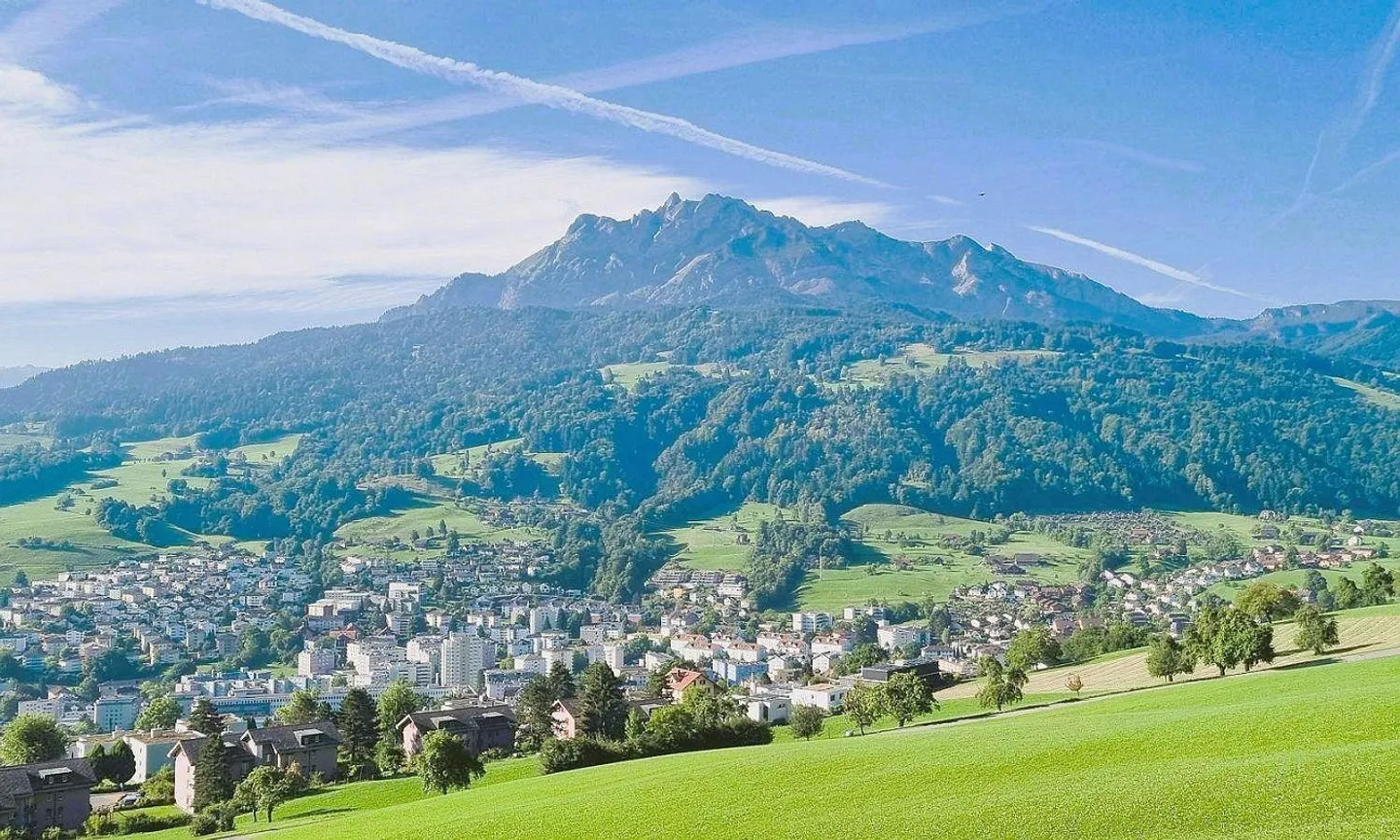 VIVRE ET TRAVAILLER PARFAITEMENT COMBINÉS - PROCHE DE LA VILLE, IDYLLIQUE ET EXCLUSIF - Photo 15 sur 23