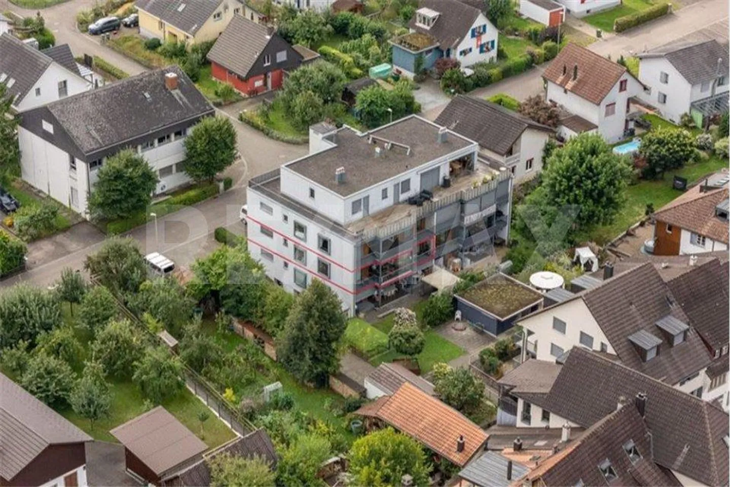 Comfortable 4.5 Room Apartment with Large Hobby Room, Cellar and Three Parking Spaces (2 EHP) - Photo 3 of 13