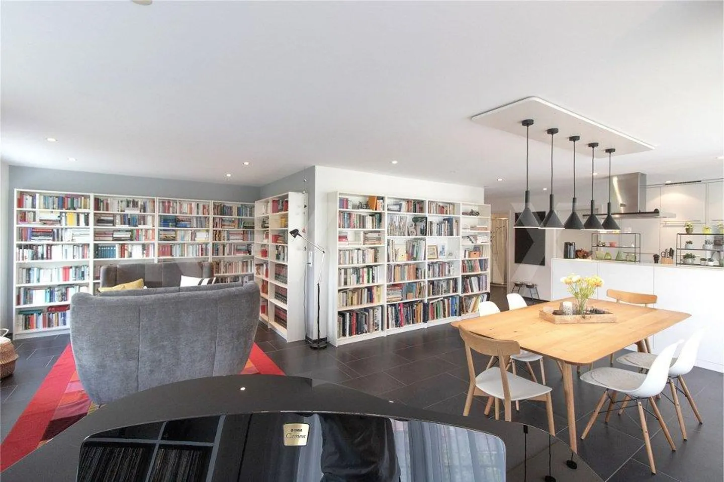 Comfortable 4.5 Room Apartment with Large Hobby Room, Cellar and Three Parking Spaces (2 EHP) - Photo 7 of 13