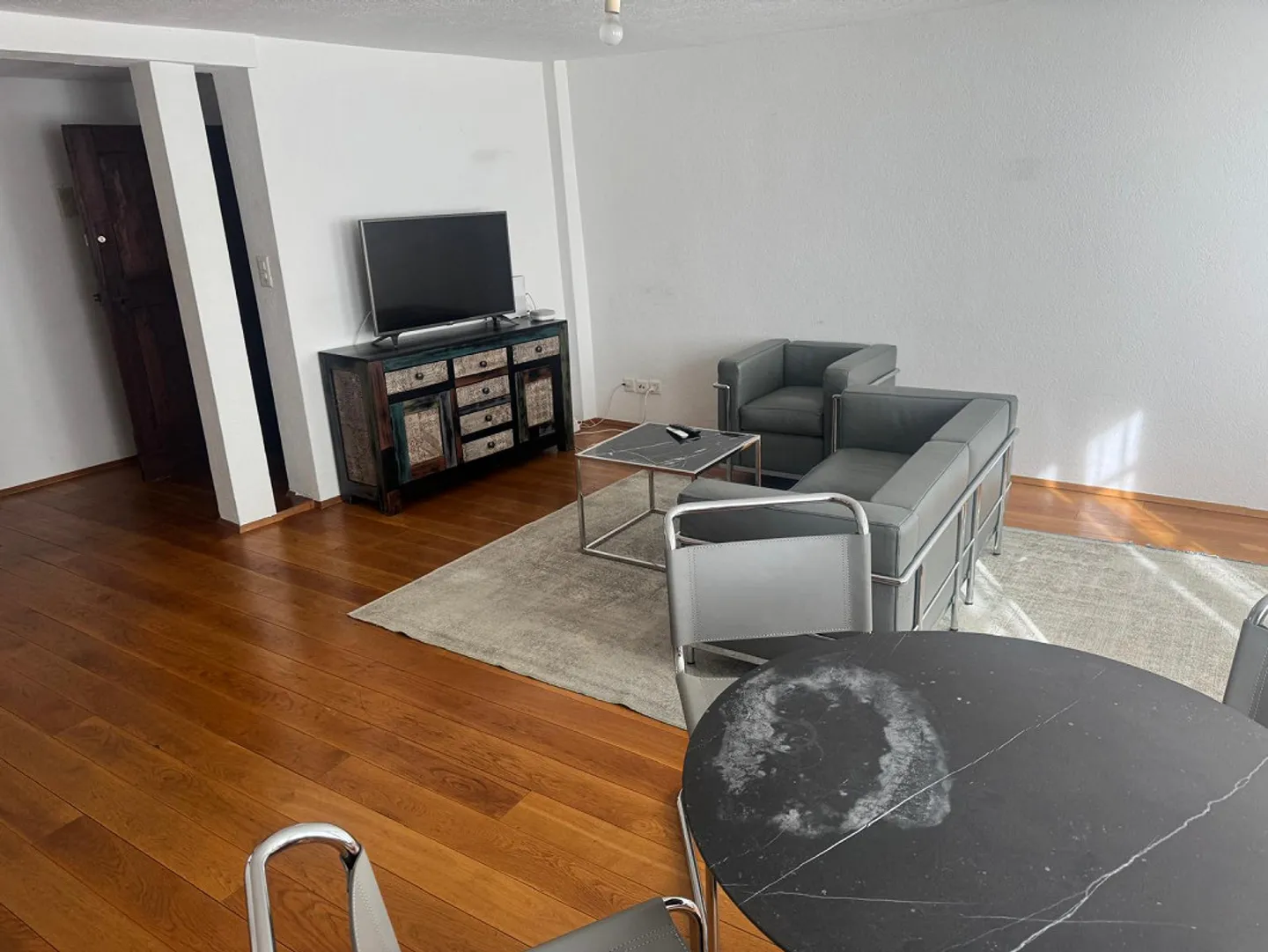 Appartement 2 pièces meublé : Charme de la vieille ville à Altstätten - Photo 4 sur 11
