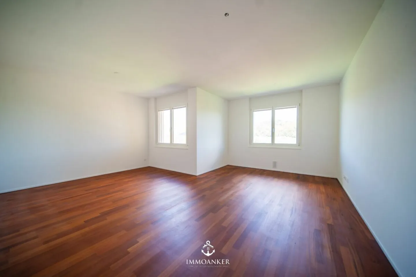 Modernes Familienhaus mit Aussicht - Foto 3 von 13