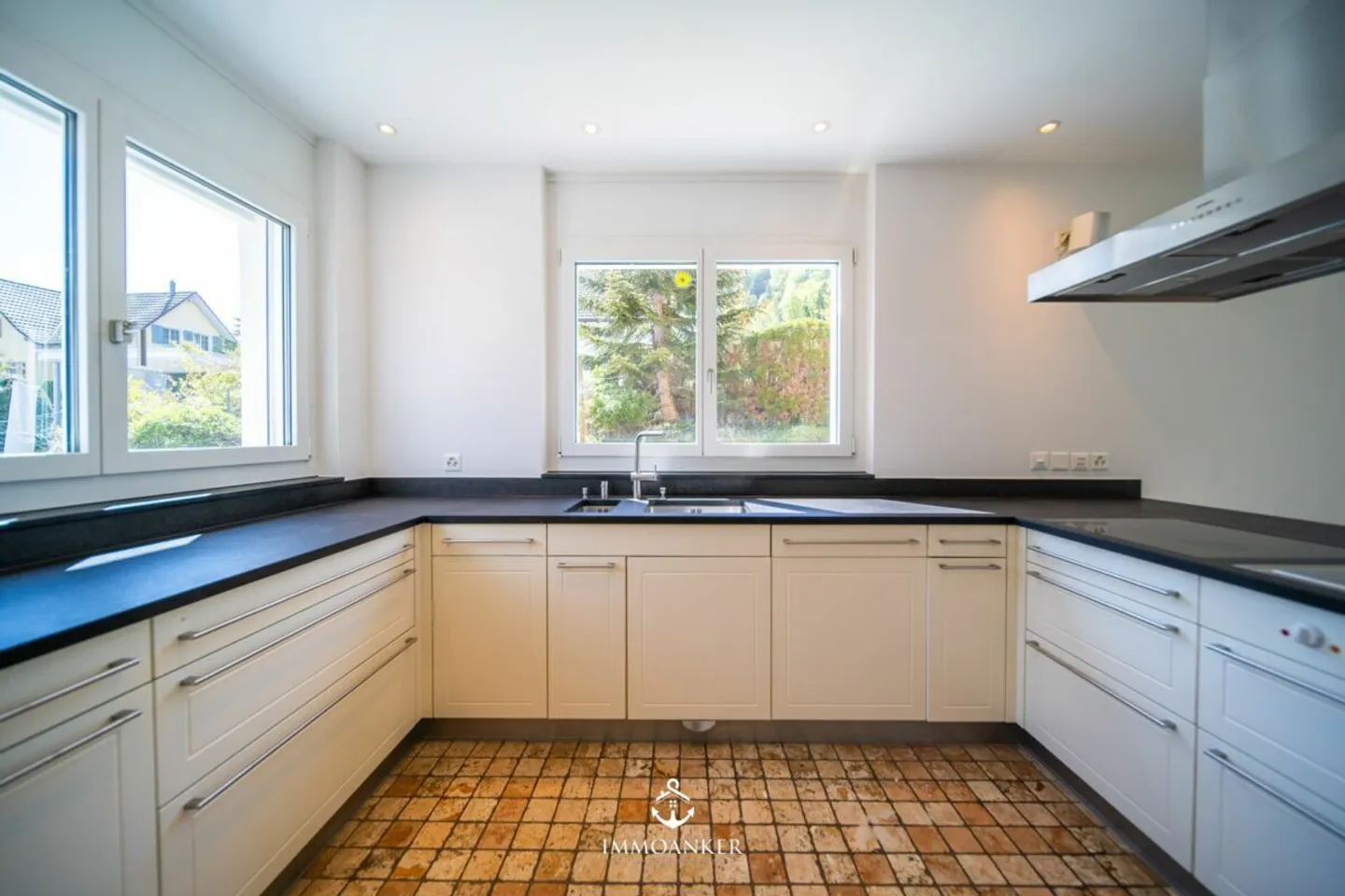 Modernes Familienhaus mit Aussicht - Foto 8 von 13