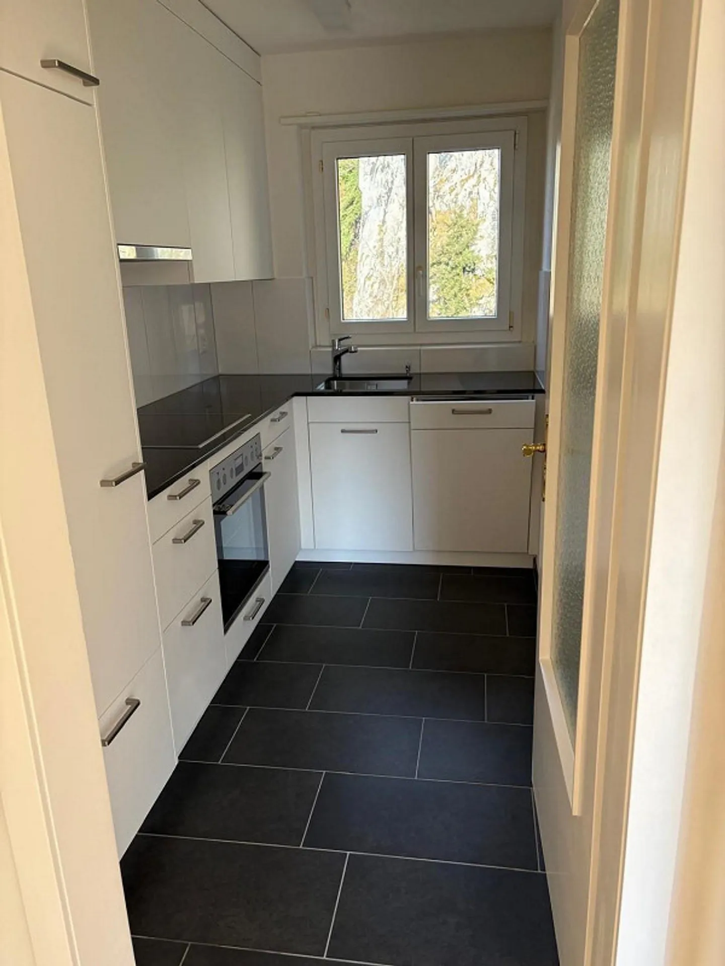 Modern sanierte 3-Zimmerwohnung mit Seesicht an ruhiger Lage - Foto 1 von 10