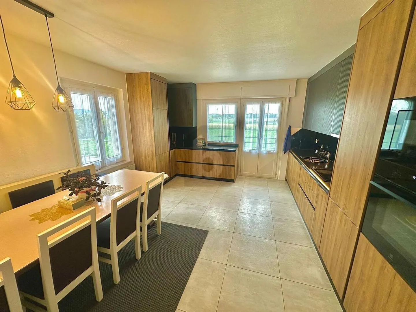 Grosszügige Wohnung mit sonniger Terrasse - Foto 2 von 6