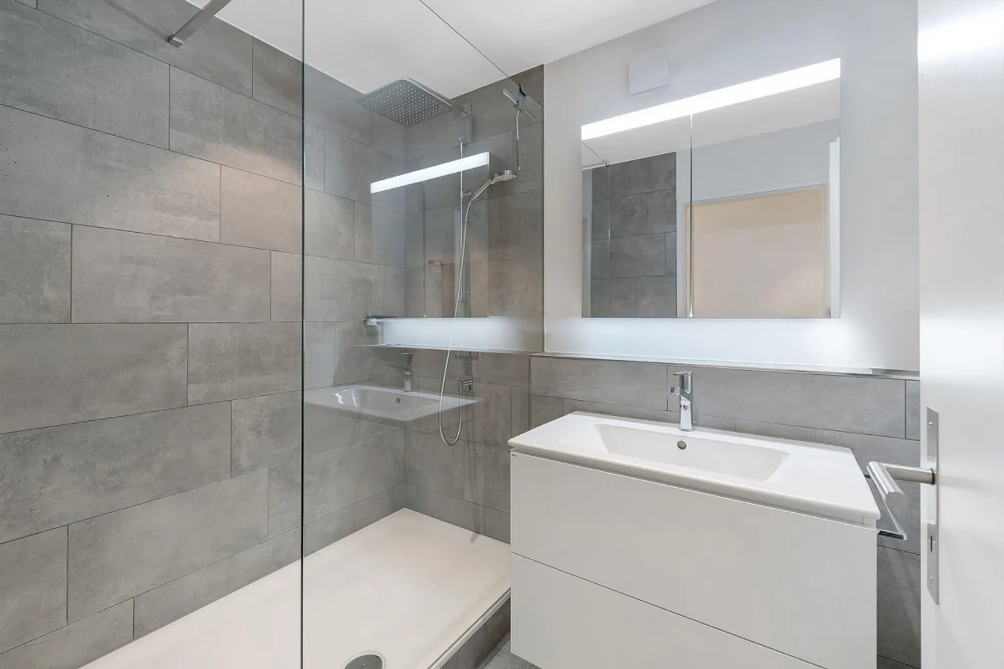 Appartement terrasse moderne et élégant de 2,5 pièces à Kriens-Obernau - Photo 9 sur 13