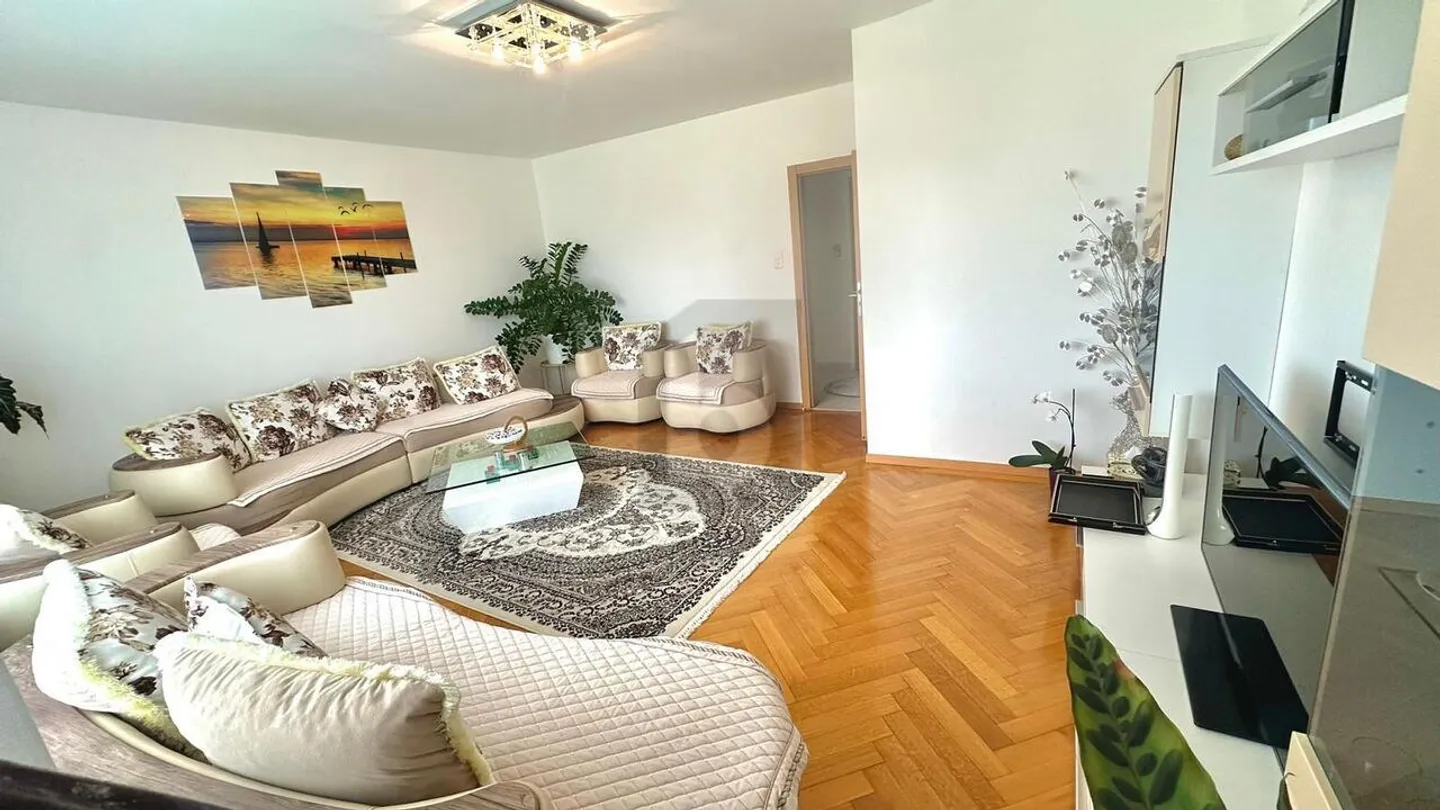 Grosszügige Wohnung mit sonniger Terrasse - Foto 3 von 6