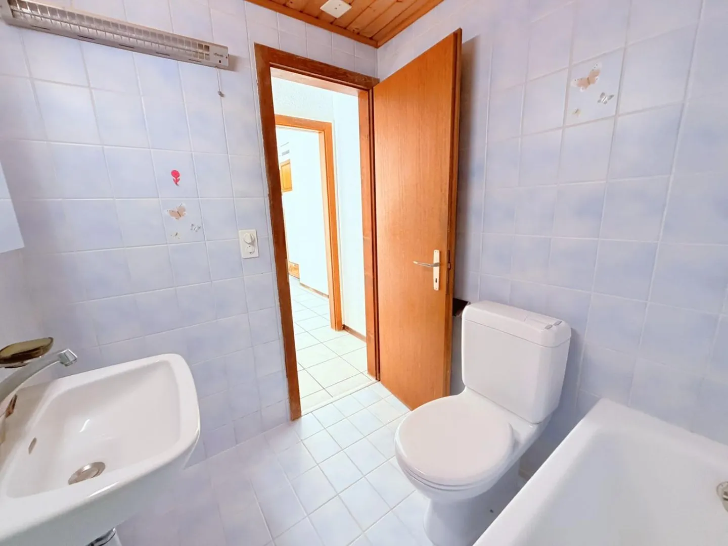 Charming 2.5-room renovated apartment - Spacious and bright - Ideally located - Quiet location (pedestrian zone) - Photo 11 of 14