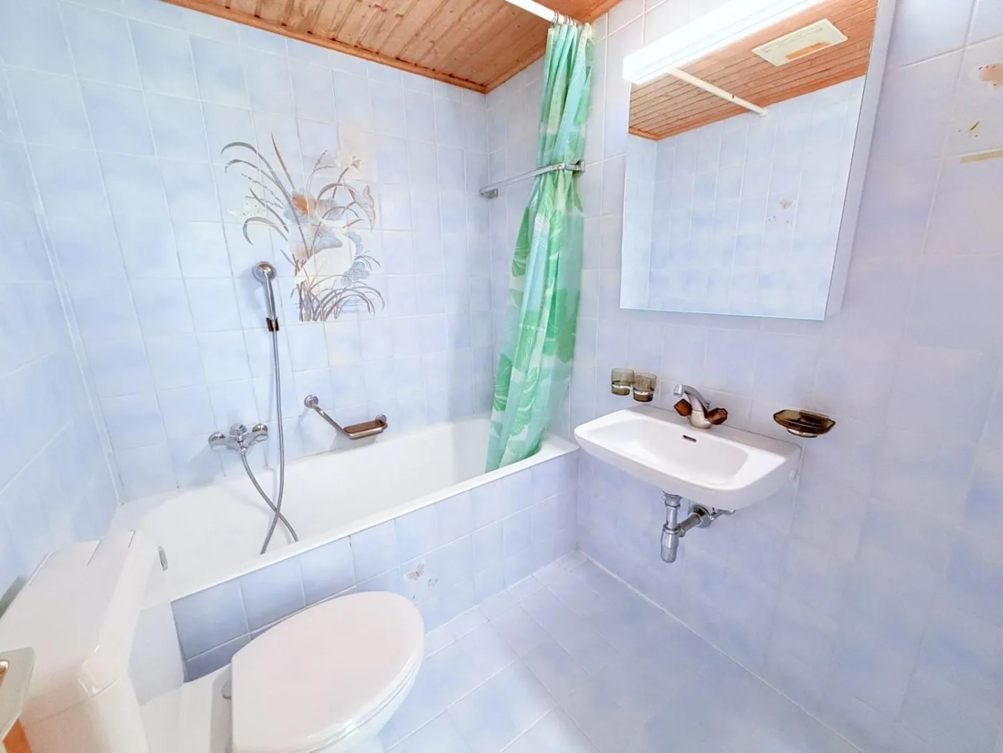 Charming 2.5-room renovated apartment - Spacious and bright - Ideally located - Quiet location (pedestrian zone) - Photo 12 of 14