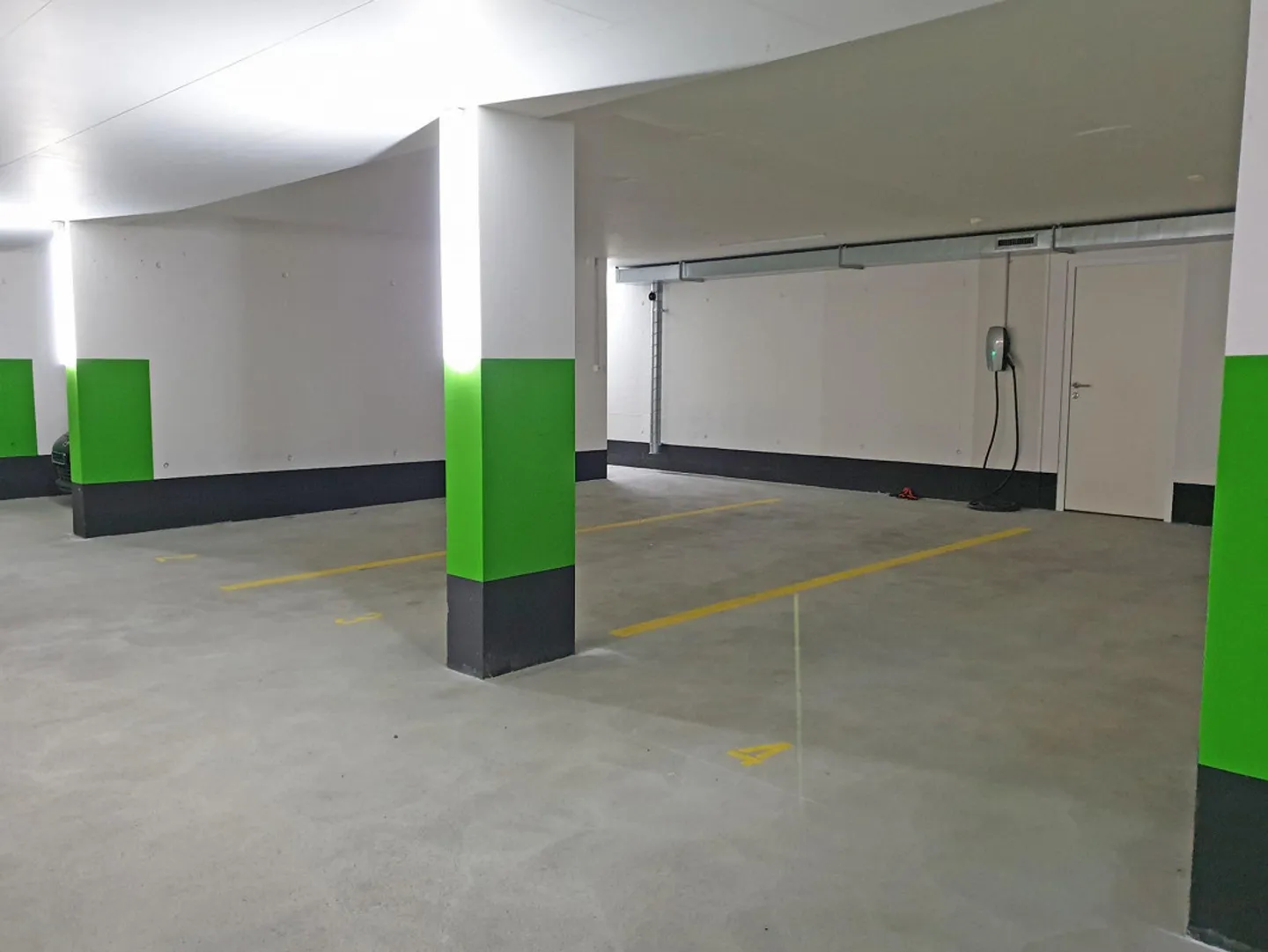 Parking space in parking garage in Oetwil a. d. Limmat - Photo 2 of 3
