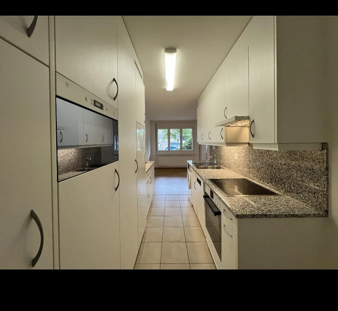Spacious 3.5-Room Apartment - Photo 5 of 11