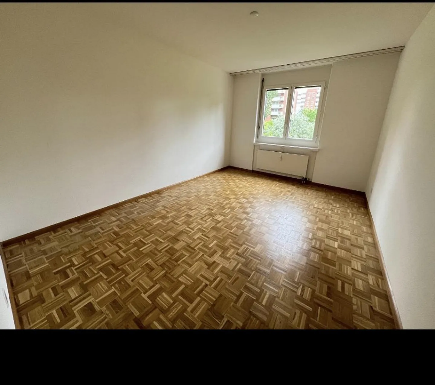 Spacious 3.5-Room Apartment - Photo 3 of 11