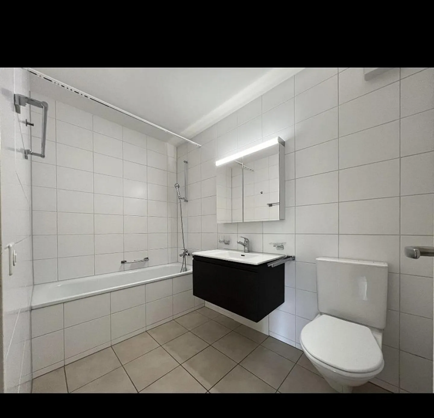 Spacious 3.5-Room Apartment - Photo 4 of 11