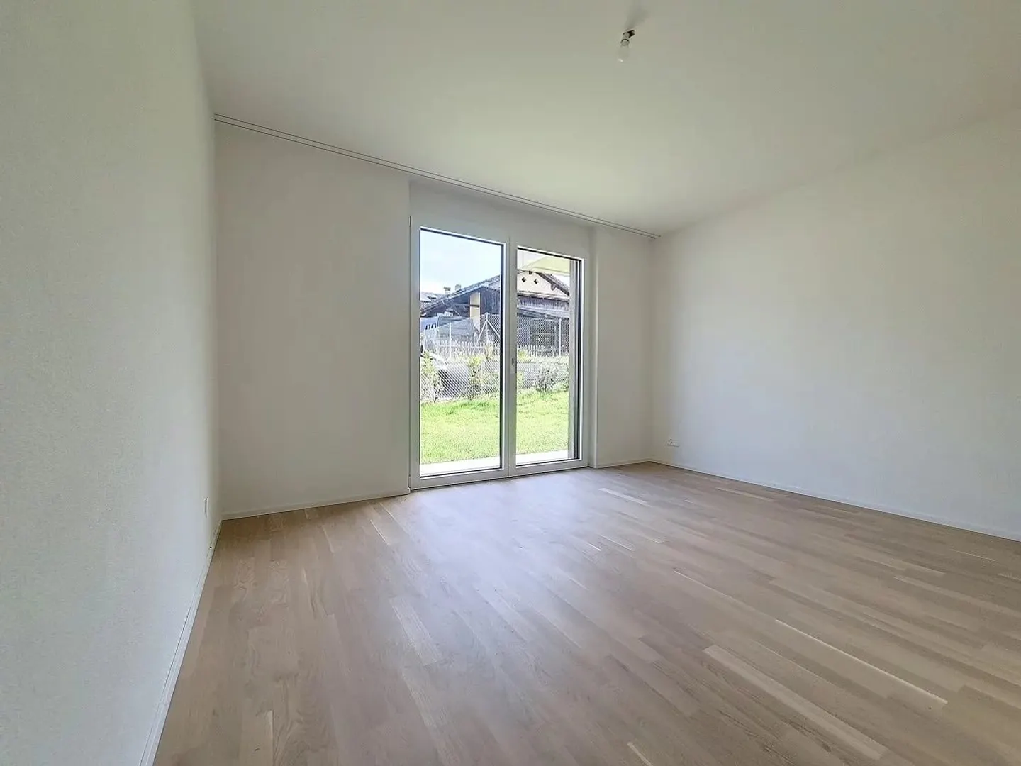 Charming Apartment with Terrace - Photo 3 of 5