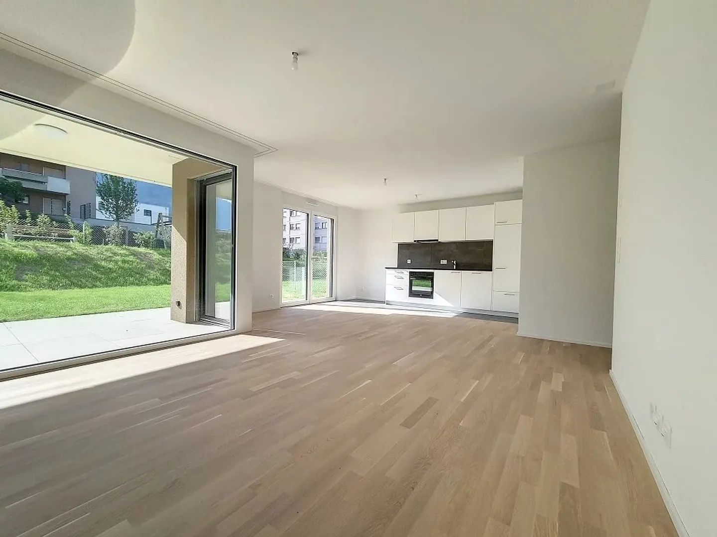 Charming Apartment with Terrace - Photo 5 of 5